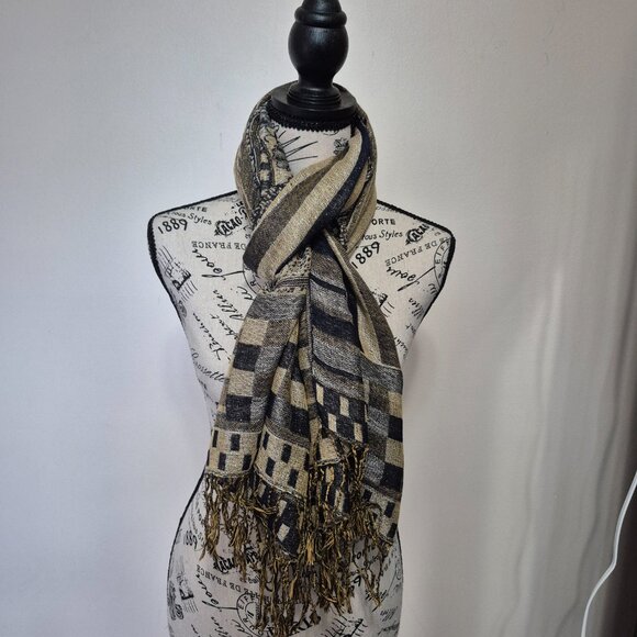 Wrap / Scarf - Picture 4 of 10